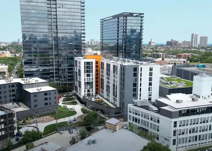 4br Modern Urban Escape Walk To Zoo Lakefront & Red Line