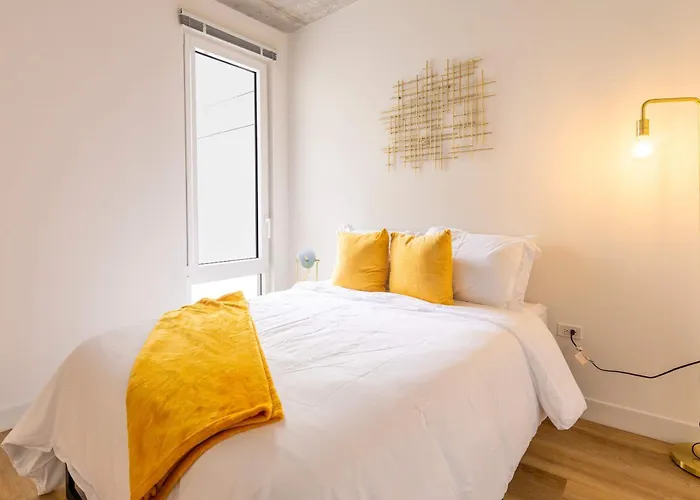 4br Modern Urban Escape Walk To Zoo Lakefront & Red Line * Chicago