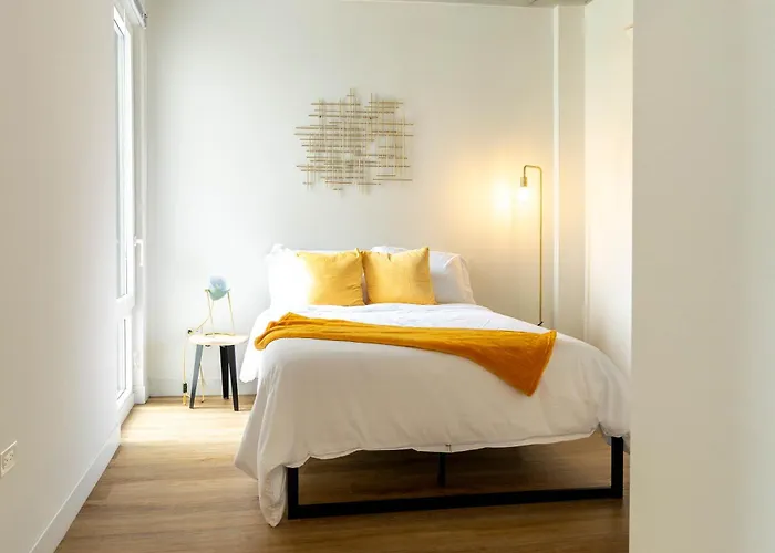 4br Modern Urban Escape Walk To Zoo Lakefront & Red Line