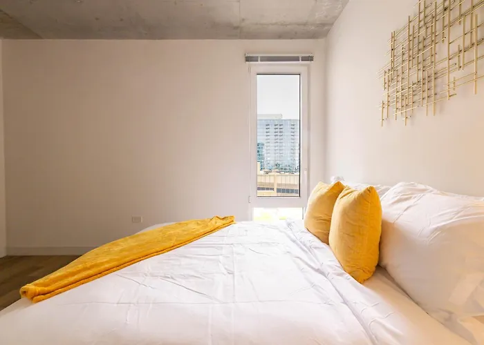4br Modern Urban Escape Walk To Zoo Lakefront & Red Line * Chicago