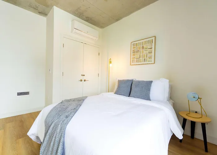 4br Modern Urban Escape Walk To Zoo Lakefront & Red Line Chicago