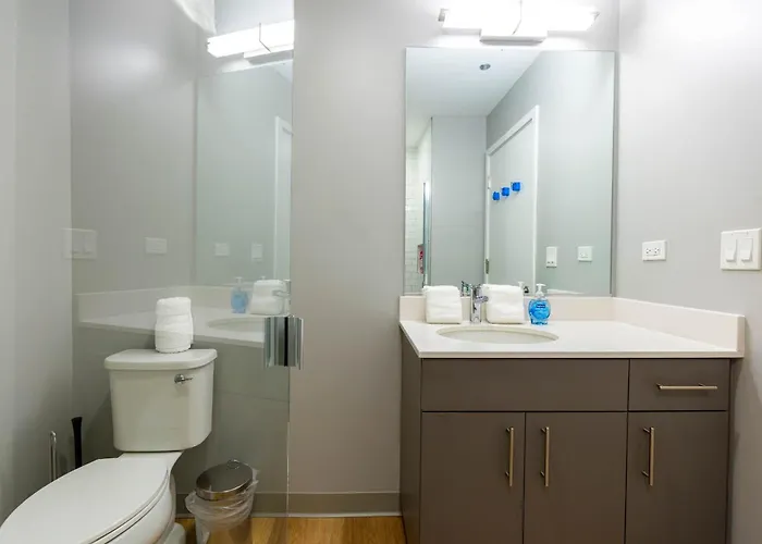 4br Modern Urban Escape Walk To Zoo Lakefront & Red Line * Chicago