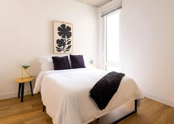 4br Modern Urban Escape Walk To Zoo Lakefront & Red Line