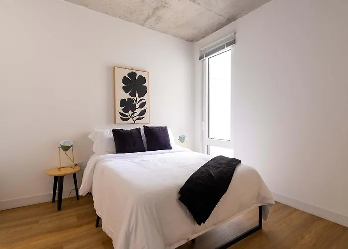 4br Modern Urban Escape Walk To Zoo Lakefront & Red Line Chicago