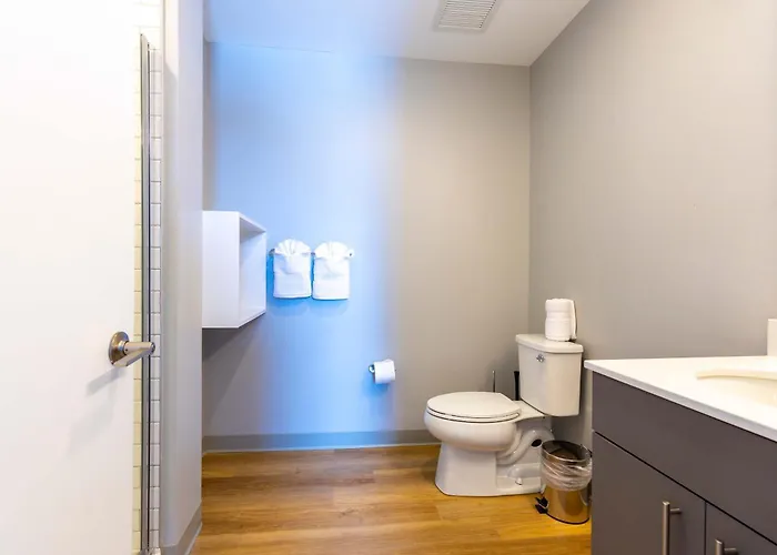 4br Modern Urban Escape Walk To Zoo Lakefront & Red Line *