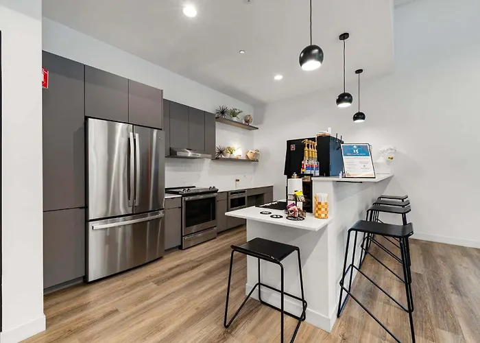 4br Modern Urban Escape Walk To Zoo Lakefront & Red Line * Chicago