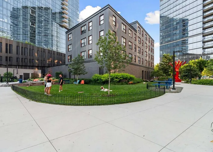 4br Modern Urban Escape Walk To Zoo Lakefront & Red Line * Chicago